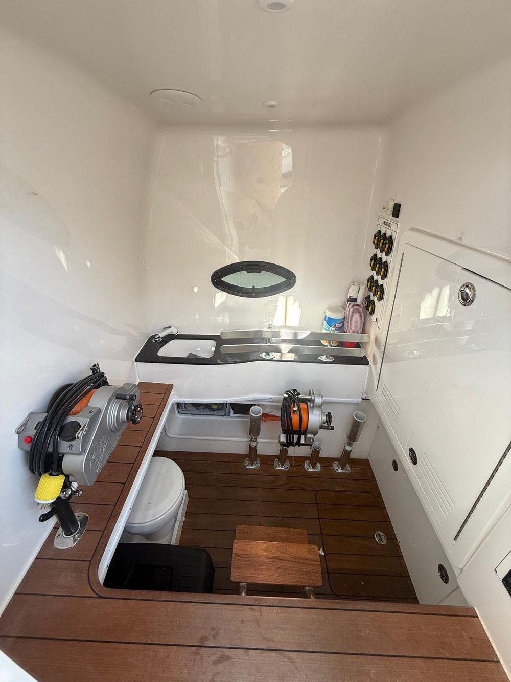 44' 2024 Contender 44ST