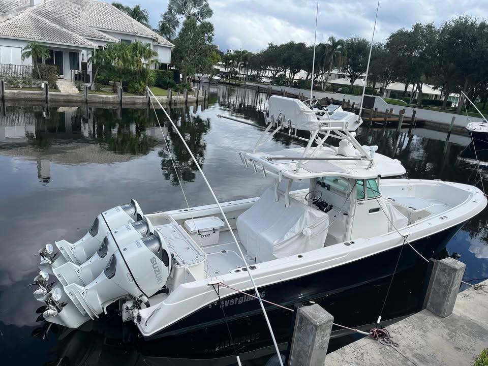 35' 2008 Everglades 350 Center Console