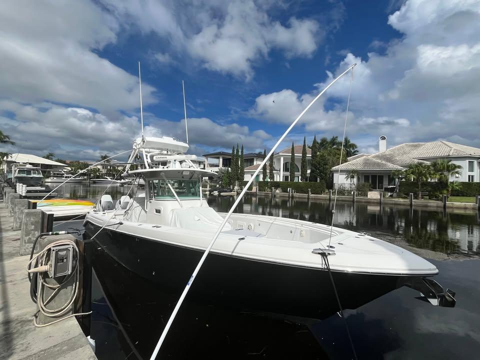 35' 2008 Everglades 350 Center Console