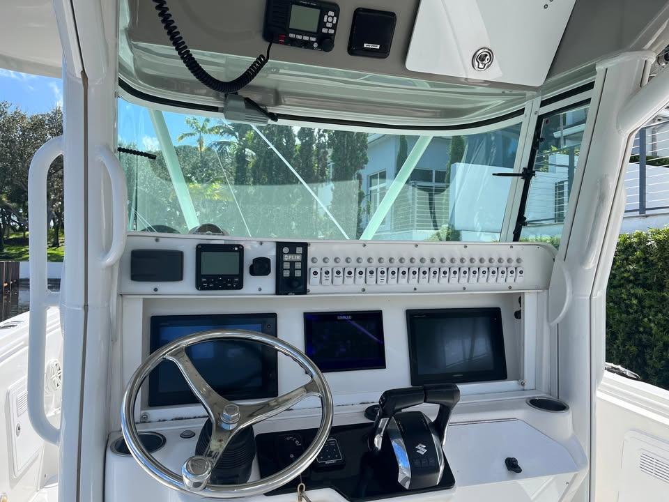 35' 2008 Everglades 350 Center Console