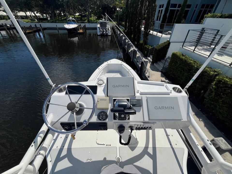 35' 2008 Everglades 350 Center Console