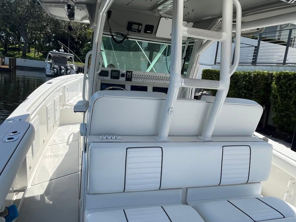35' 2008 Everglades 350 Center Console