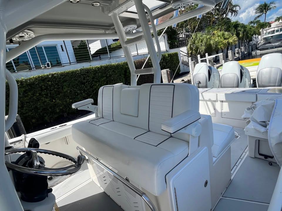 35' 2008 Everglades 350 Center Console