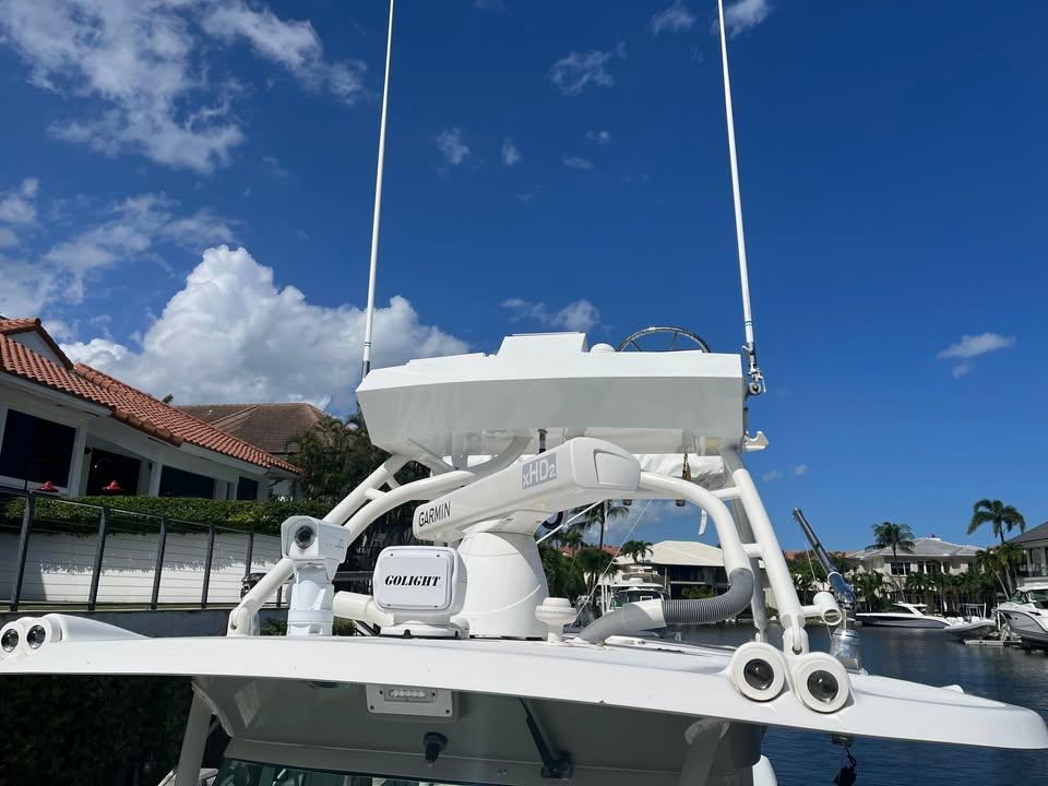 35' 2008 Everglades 350 Center Console