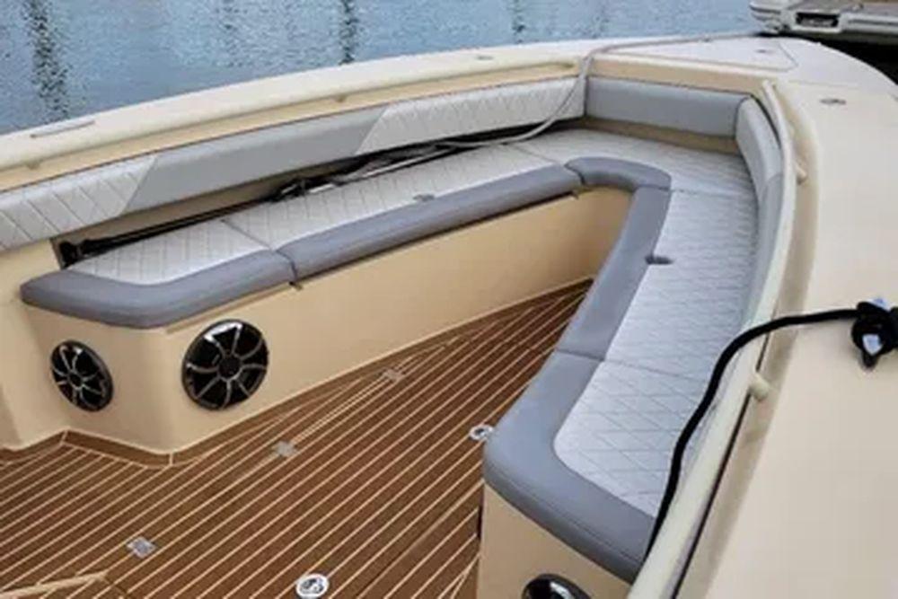 38' 2013 Statement 38 SUV Open