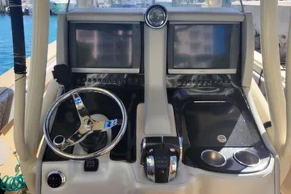 38' 2013 Statement 38 SUV Open