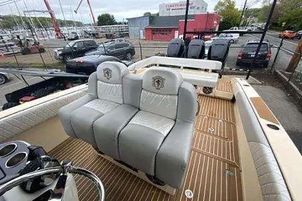 38' 2013 Statement 38 SUV Open