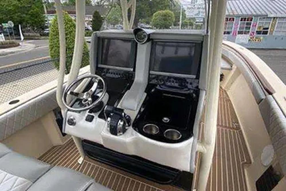 38' 2013 Statement 38 SUV Open