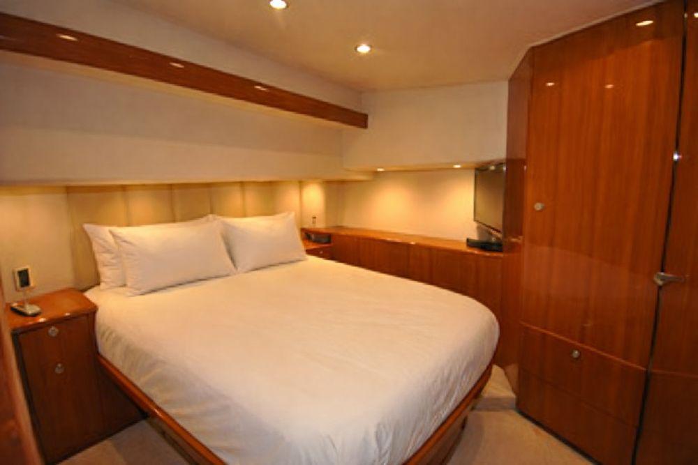 44' 2019 Viking 44 Convertible