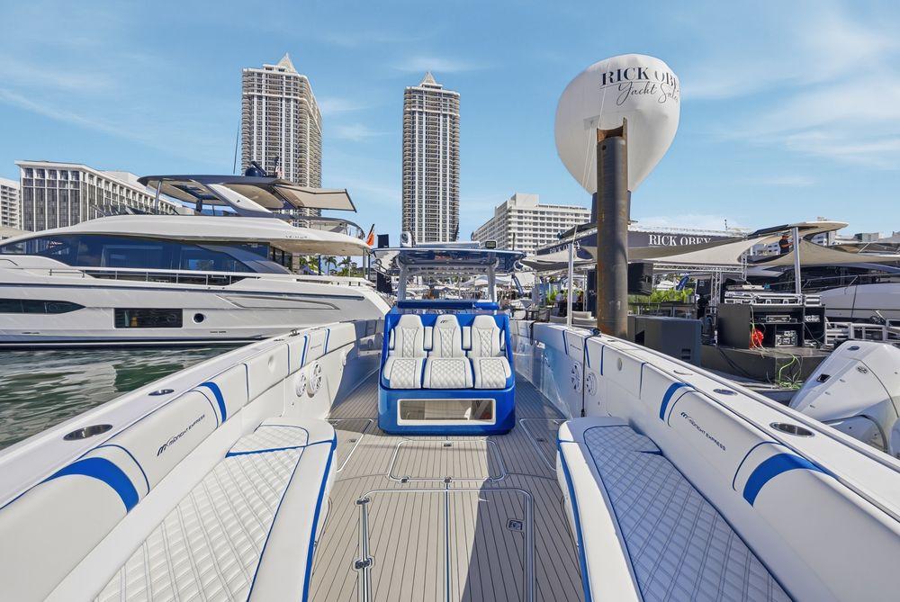 43' 2019 Midnight Express Open