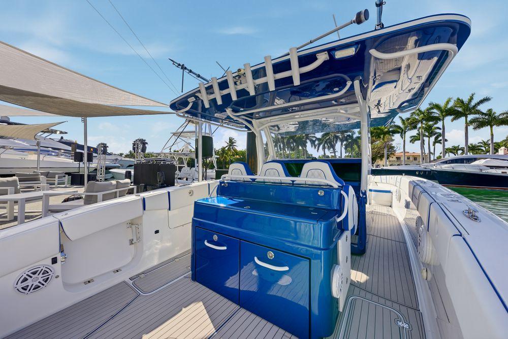 43' 2019 Midnight Express Open