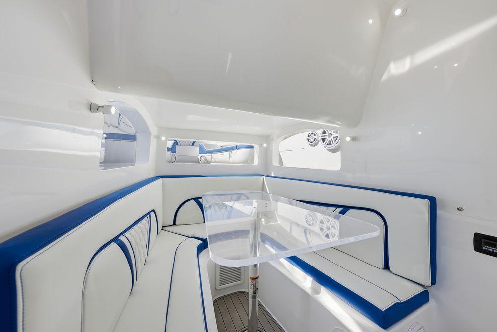 43' 2019 Midnight Express Open