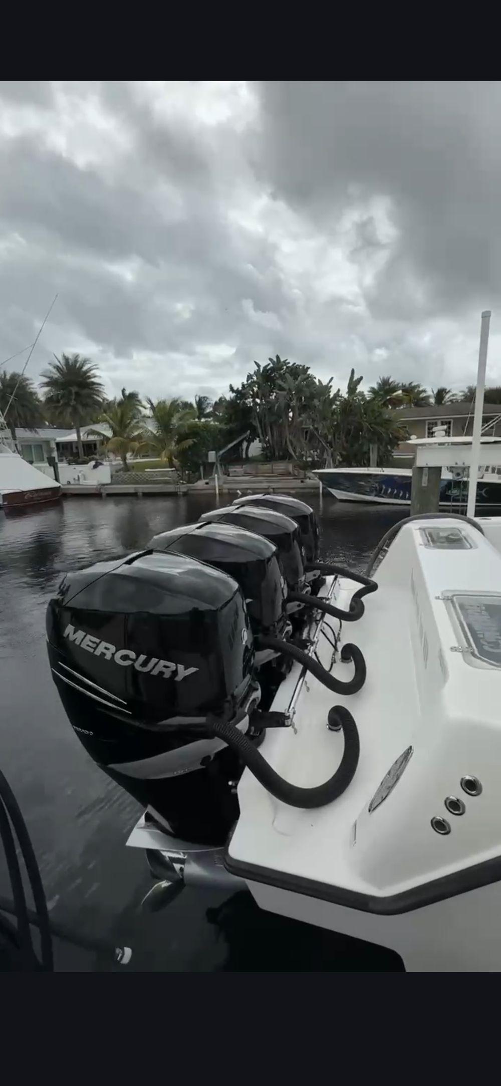 39' 2020 Contender 39 ST