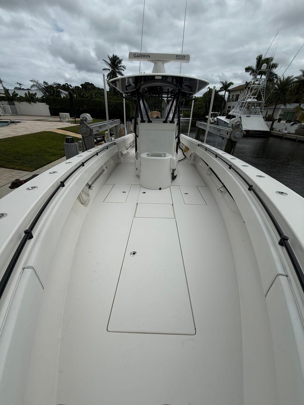 39' 2020 Contender 39 ST