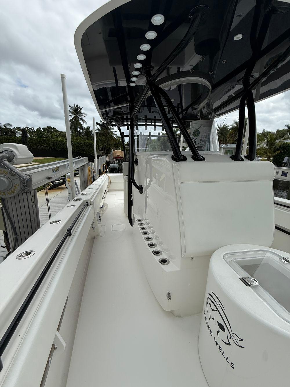 39' 2020 Contender 39 ST