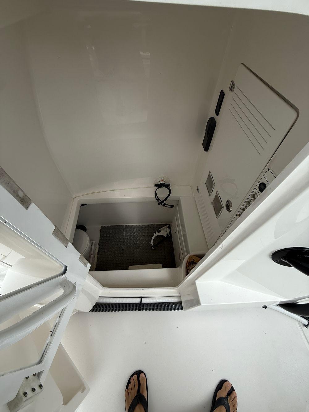 39' 2020 Contender 39 ST