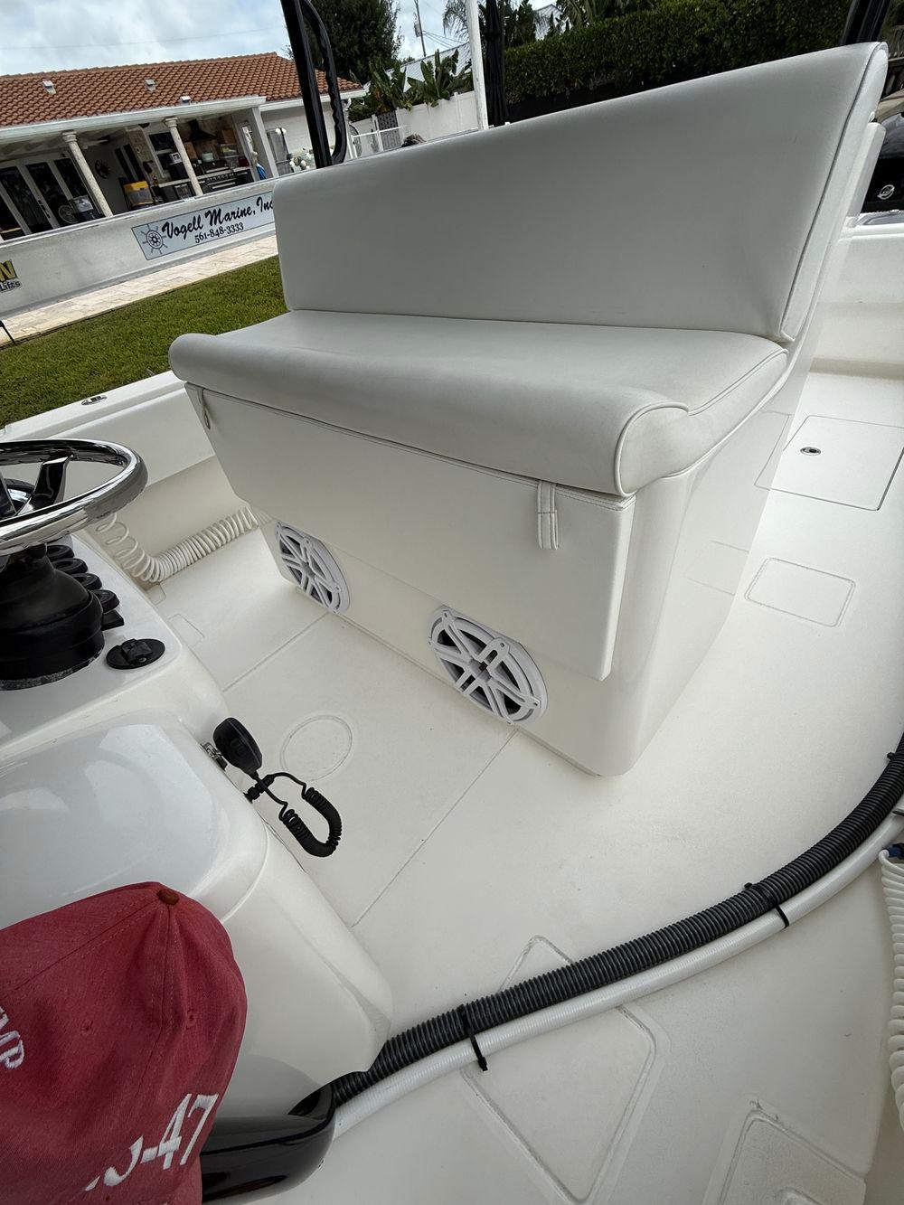 39' 2020 Contender 39 ST