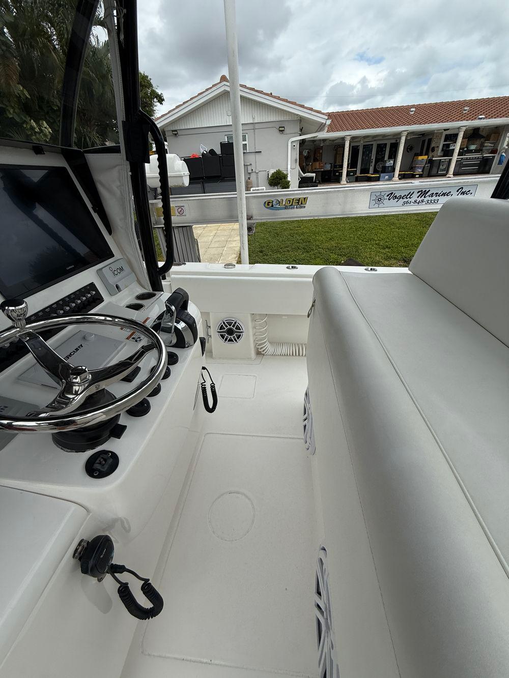 39' 2020 Contender 39 ST