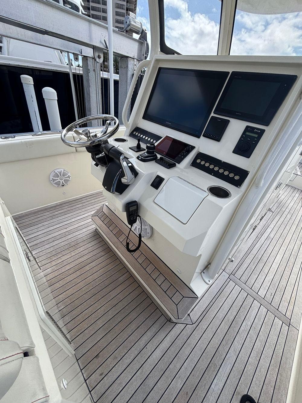 37' 2018 Ocean 1 37 RIB