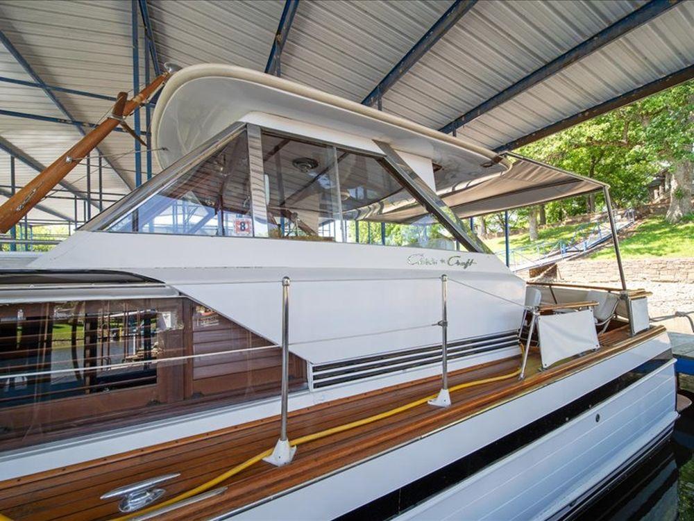 37' 1964 Chris-Craft 37 Constellation