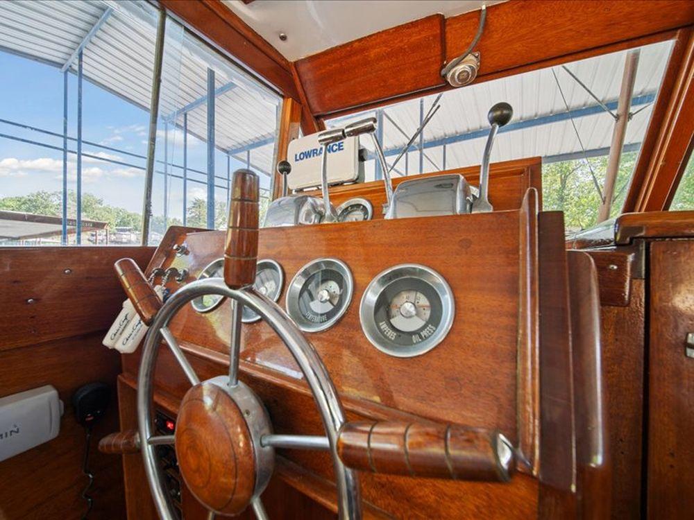 37' 1964 Chris-Craft 37 Constellation