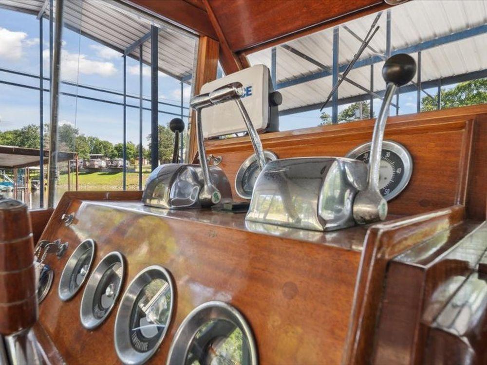 37' 1964 Chris-Craft 37 Constellation