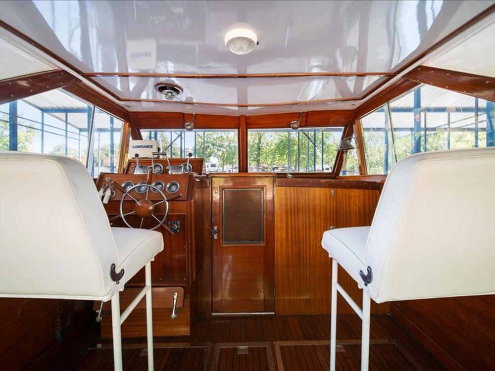 37' 1964 Chris-Craft 37 Constellation