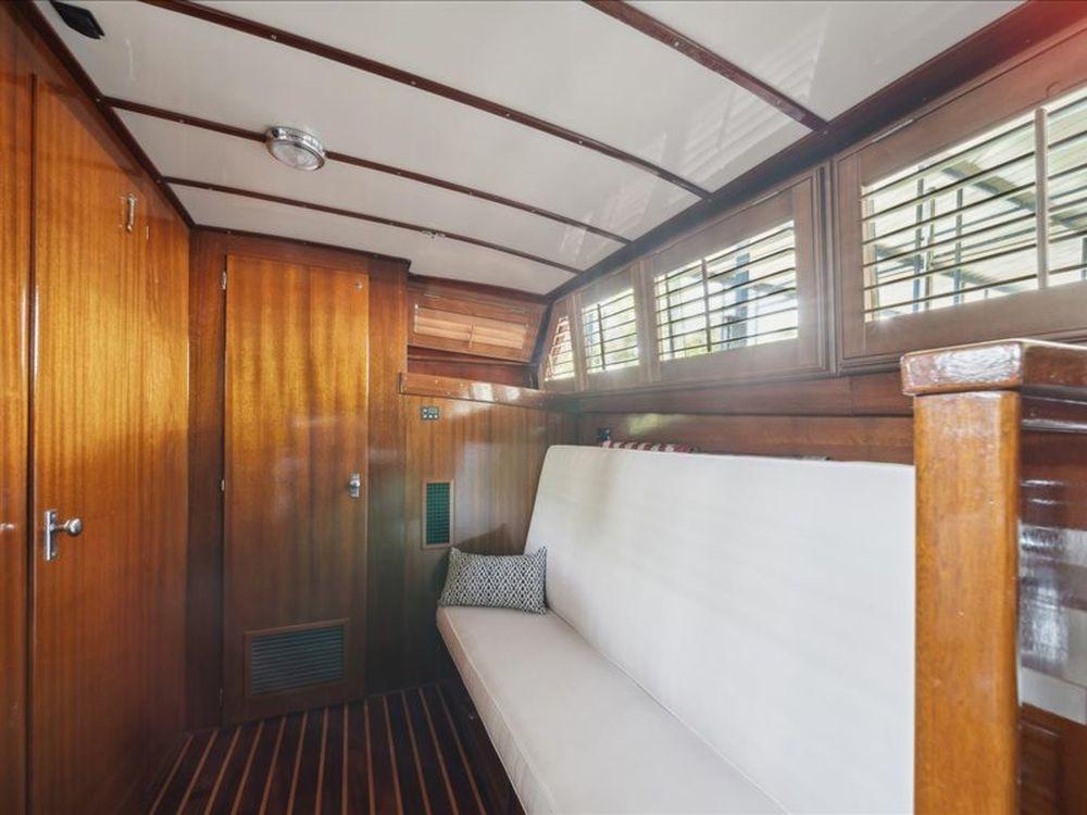 37' 1964 Chris-Craft 37 Constellation