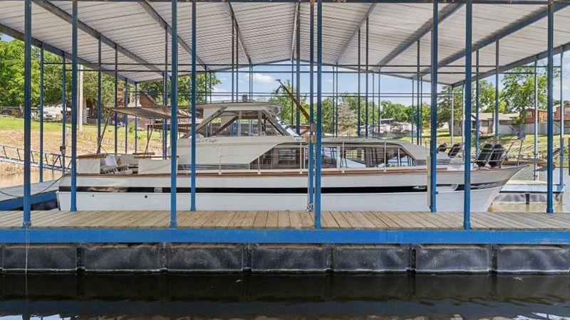 37' 1964 Chris-Craft 37 Constellation