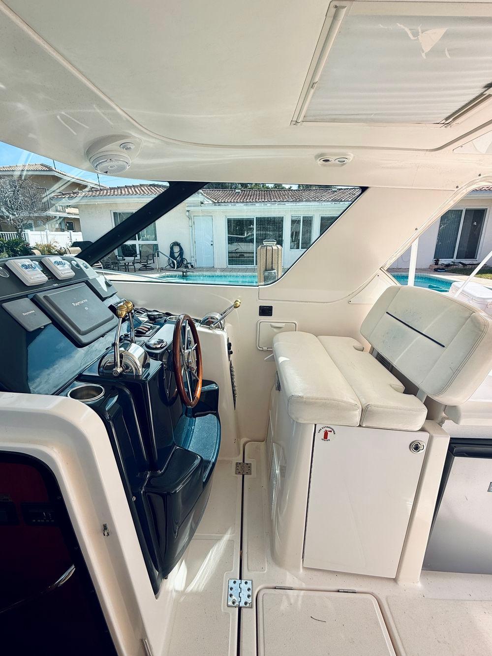36' 2005 Tiara Yachts 3600 Sovran
