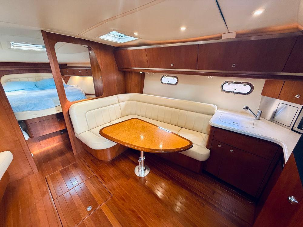 36' 2005 Tiara Yachts 3600 Sovran