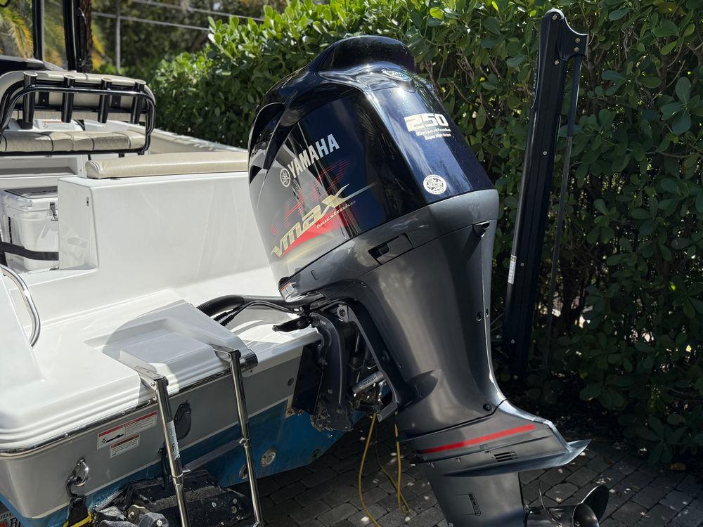 23' 2021 Sportsman Open 232 Center Console