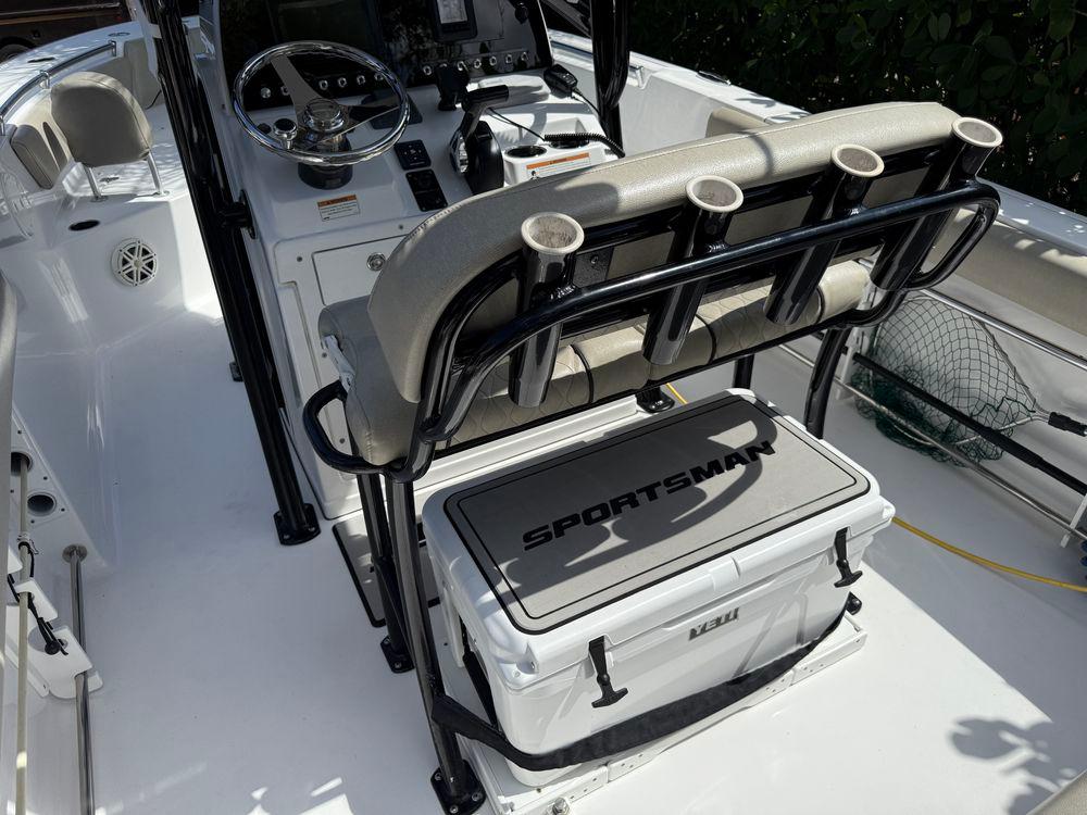 23' 2021 Sportsman Open 232 Center Console