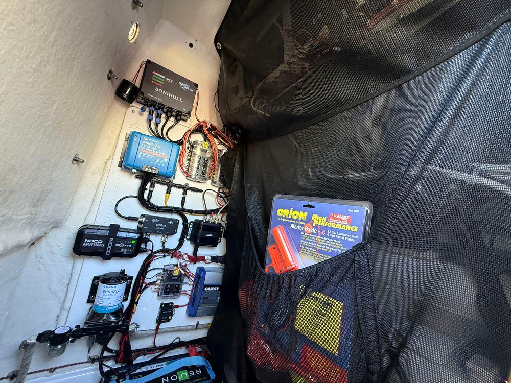 23' 2021 Sportsman Open 232 Center Console