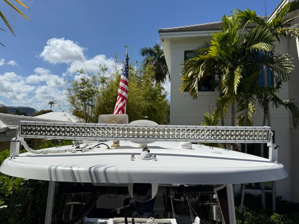 23' 2021 Sportsman Open 232 Center Console