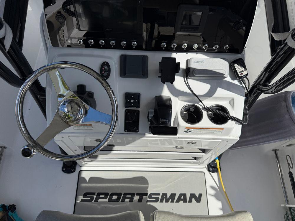 23' 2021 Sportsman Open 232 Center Console