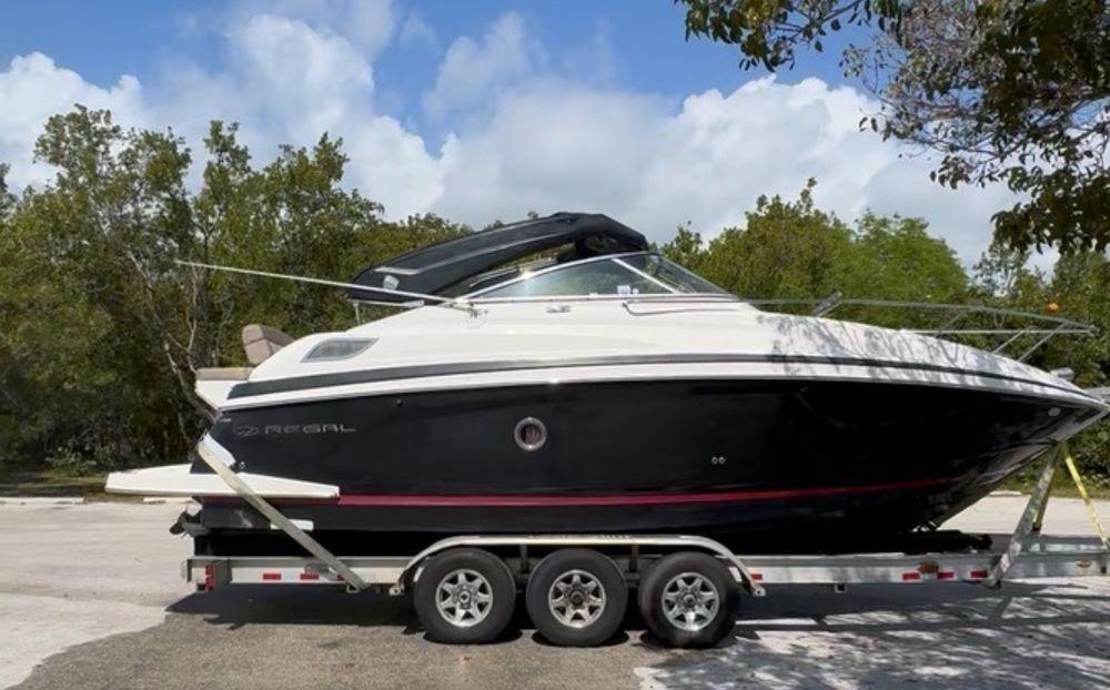 28' 2015 Regal Express Cruiser