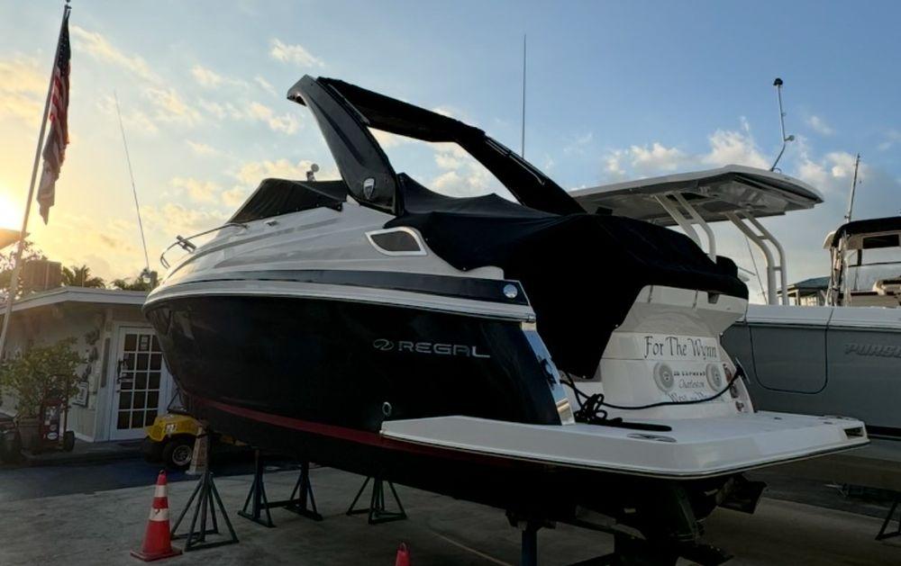28' 2015 Regal Express Cruiser
