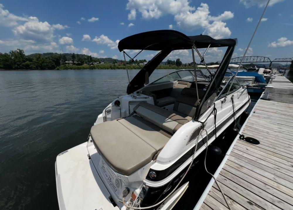 28' 2015 Regal Express Cruiser