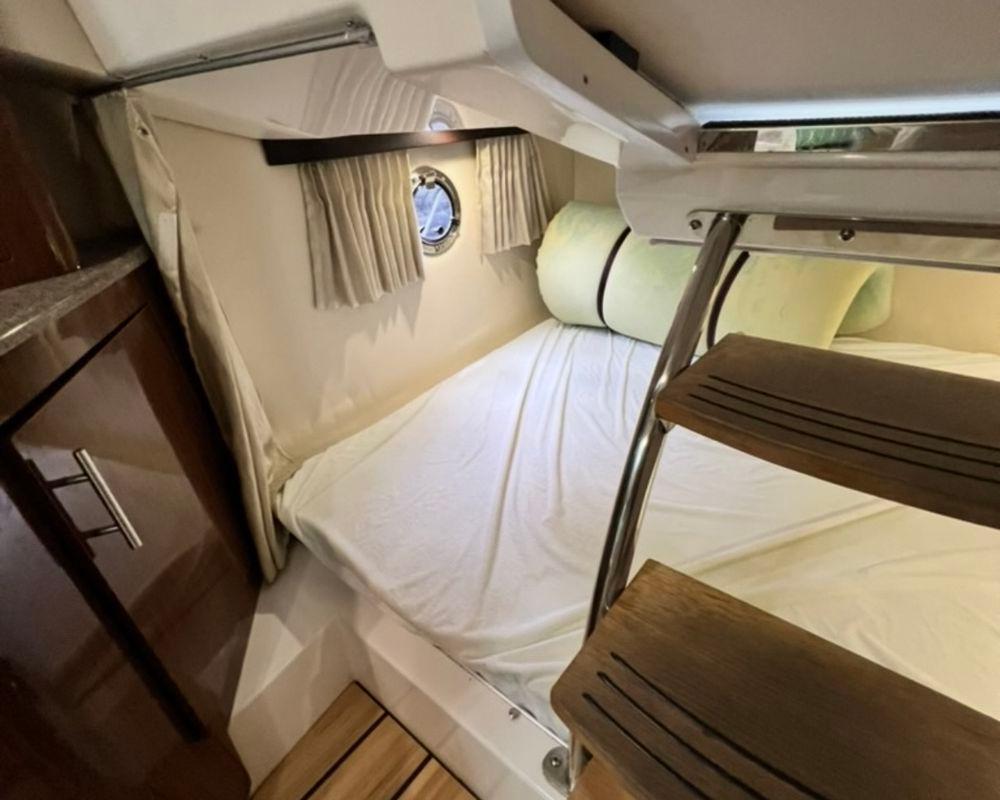 28' 2015 Regal Express Cruiser