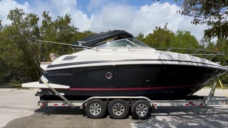28' 2015 Regal Express Cruiser