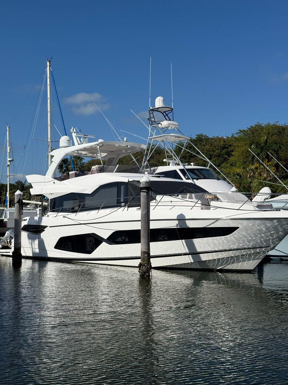 68' 2022 Sunseeker Manhattan 68