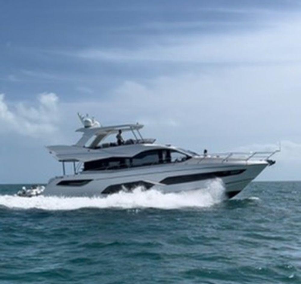 68' 2022 Sunseeker Manhattan 68