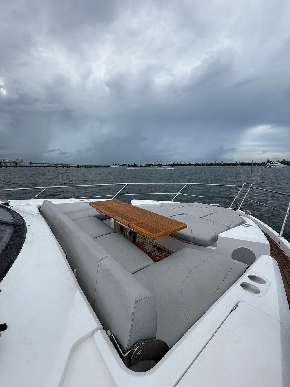 68' 2022 Sunseeker Manhattan 68