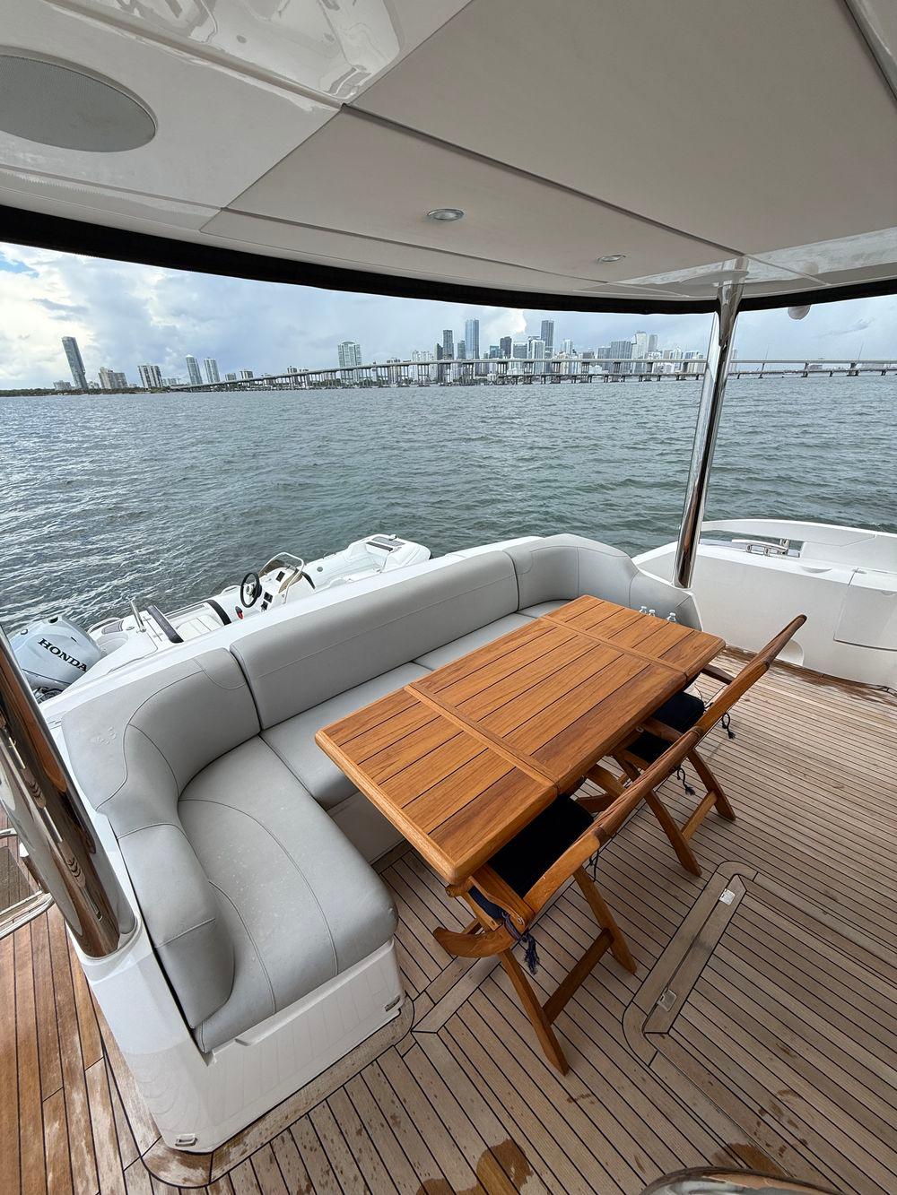 68' 2022 Sunseeker Manhattan 68