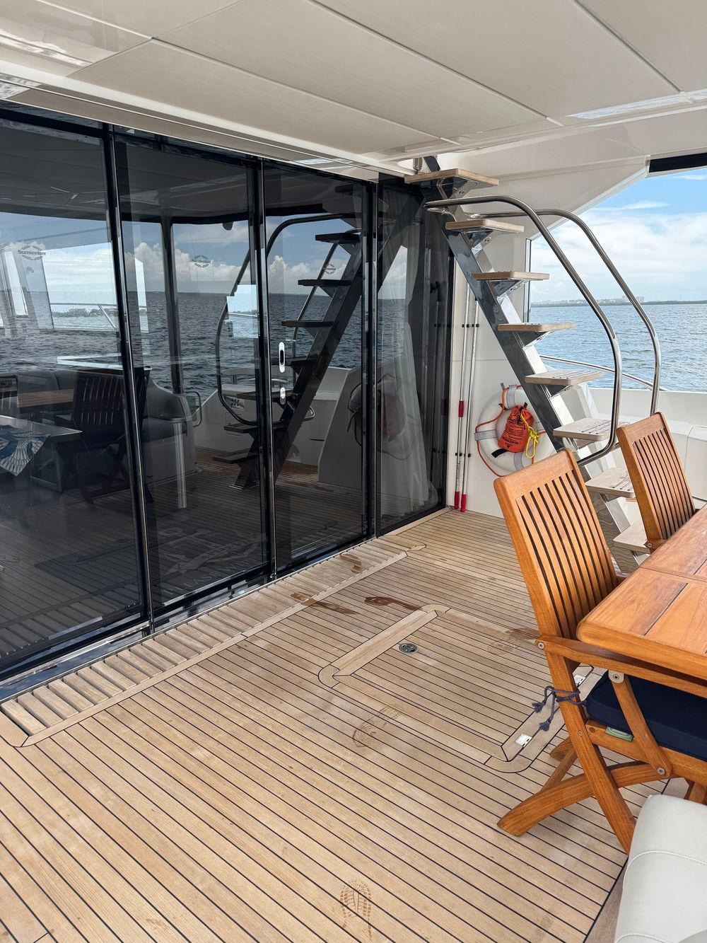 68' 2022 Sunseeker Manhattan 68