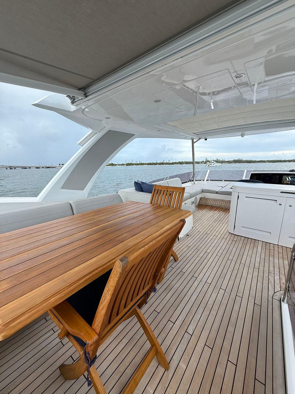 68' 2022 Sunseeker Manhattan 68