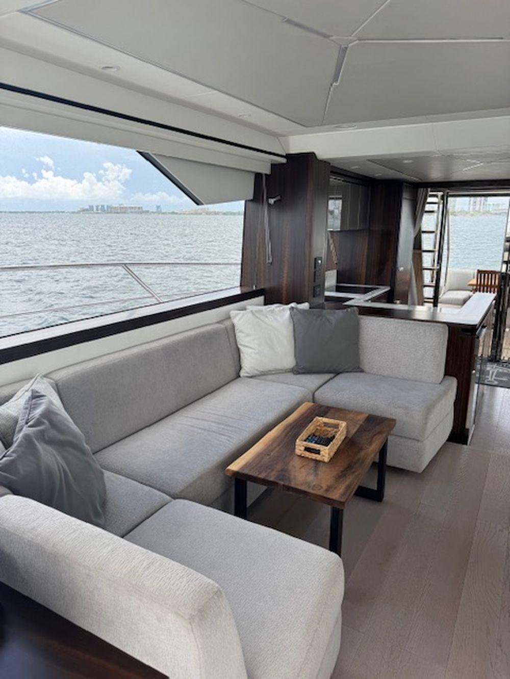 68' 2022 Sunseeker Manhattan 68