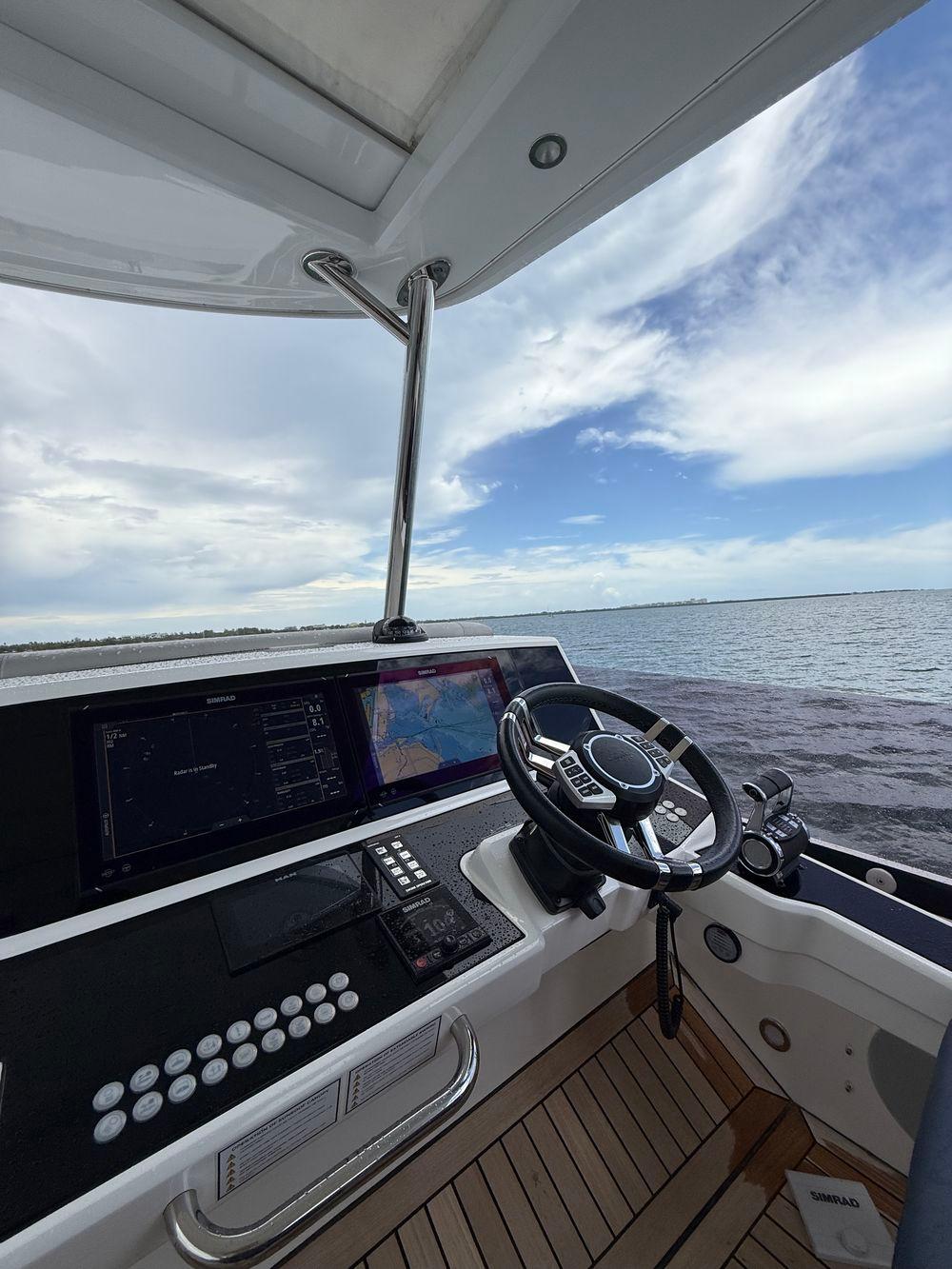 68' 2022 Sunseeker Manhattan 68