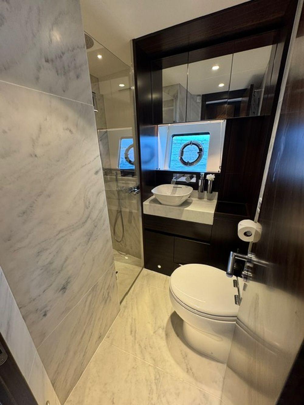 68' 2022 Sunseeker Manhattan 68